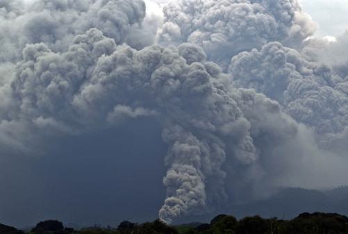 Mexico: Núi lửa El Colima thức giấc khiến hàng trăm người phải sơ tán
