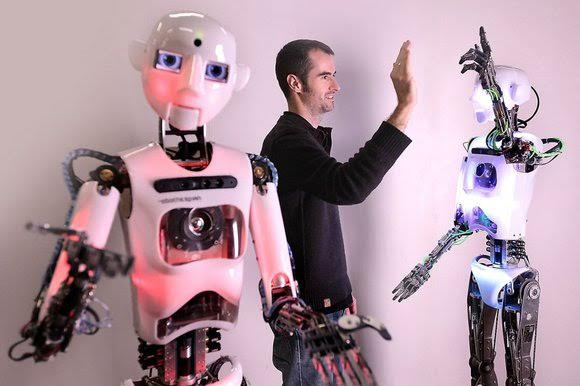 Lý do chính khiến robot cần được phát triển giống con người