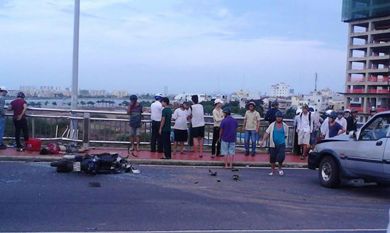 Đà Nẵng: Ô tô tông xe máy, 3 người tử vong