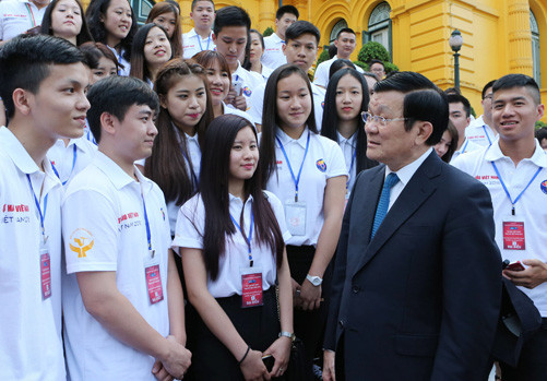 Chủ tịch nước Trương Tấn Sang gặp mặt đoàn đại biểu thanh niên kiều bào