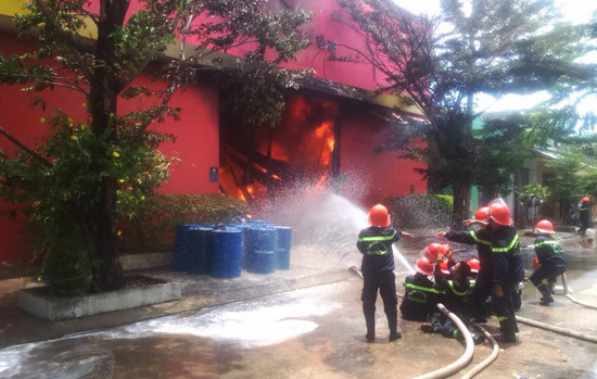 Đà Nẵng: Cháy nổ lớn tại kho chứa sơn 