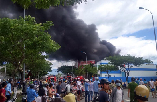Đà Nẵng: Cháy nổ lớn tại kho chứa sơn 