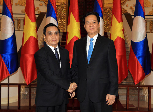 Thủ tướng hội đàm với Thủ tướng nước CHDCND Lào