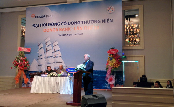 Ông Trần Phương Bình phát biểu tại ĐHCĐ thường niên 2015 của Dong A Bank