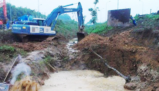 Vỡ đường ống nước Sông Đà lần thứ 11, 70.000 hộ dân mất nước sạch