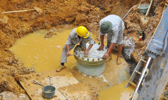Hàng trăm công nhân khắc phục vỡ đường ống nước sông Đà trong đêm