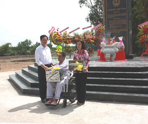 Thủ tướng dự lễ dựng Bia Di tích Sở Chỉ huy các lực lượng vũ trang ở Kiên Giang 