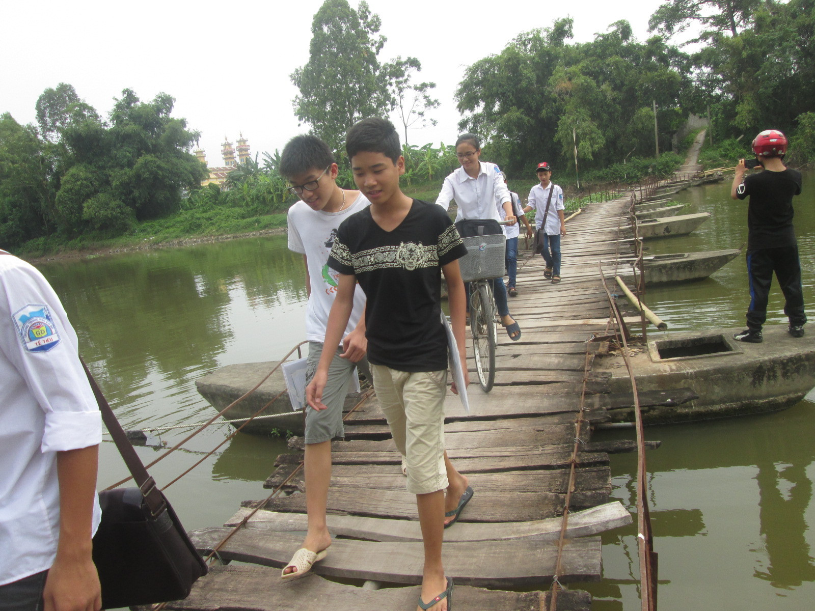 Hà Nội: Nỗi lo từ những cây cầu tạm bắc qua sông Đáy