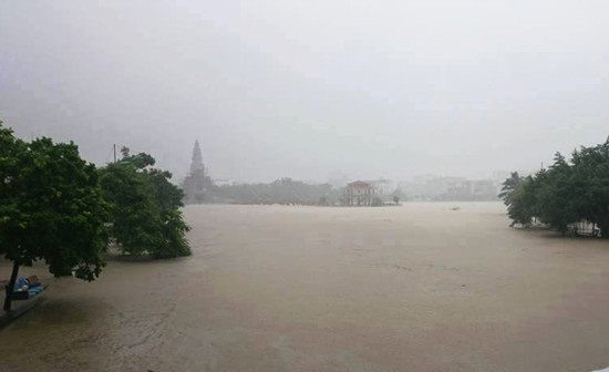 Mưa lũ ở Quảng Ninh: 500 nhà dân ở TP Uông Bí ngập sâu trong nước 
