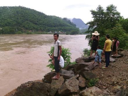 Thanh Hóa: Mưa lớn, nhiều bản làng vùng núi ngập sâu trong nước