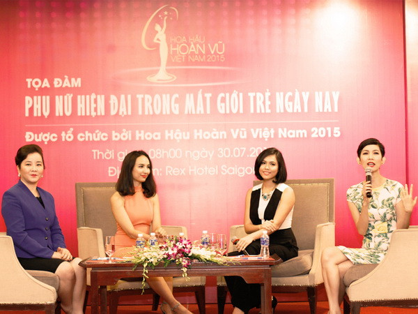 Khách mời chương trình (từ trái qua phải): bà Võ Thị Xuân Trang, Hoa hậu Ngọc Diễm, Á hậu Vũ Hoàng Mỹ và siêu mẫu Xuân Lan