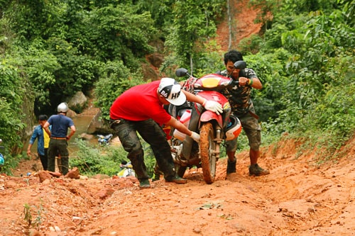 Chinh phục Pha Luông những ngày 'mưa xa khơi'