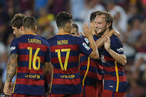 Barcelona - AS Roma 3-0: Messi suýt nhận thẻ đỏ