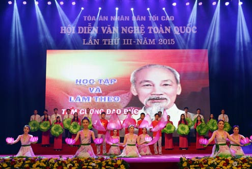 Hội diễn văn nghệ toàn quốc TAND lần thứ III-2015: Biểu diễn bằng nhiệt huyết yêu nghệ thuật,  bằng tấm lòng yêu nghề