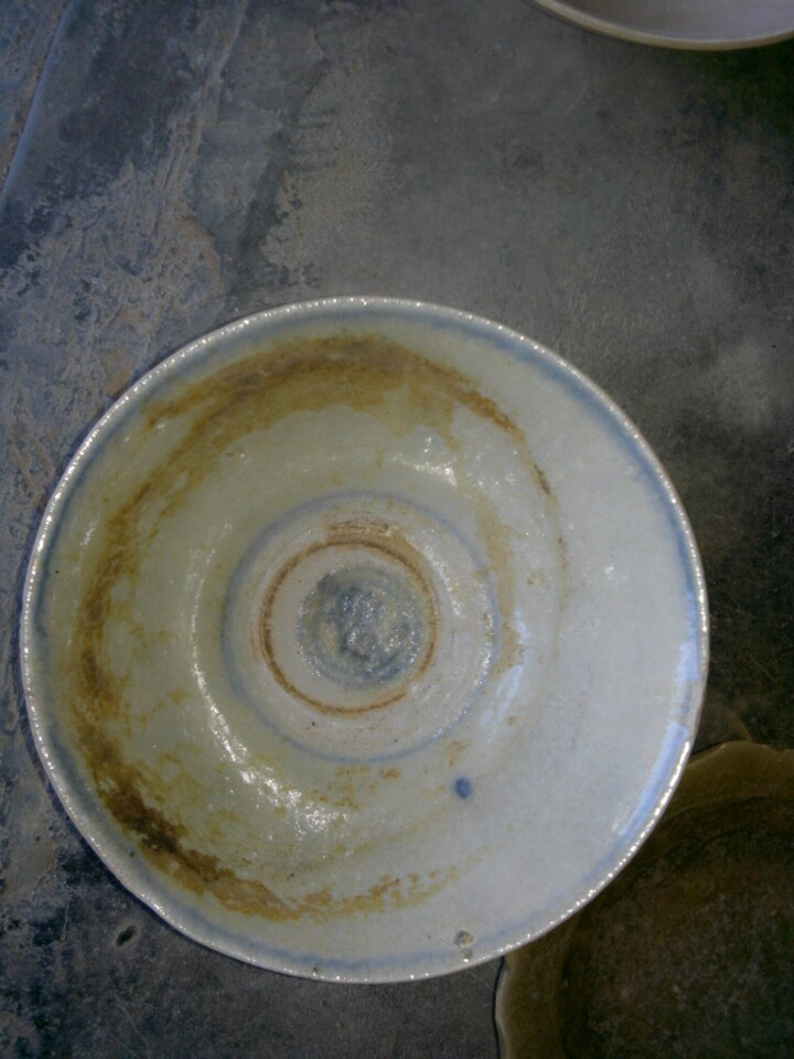 Đào móng nhà, phát hiện gần 100 chiếc bát đĩa cổ