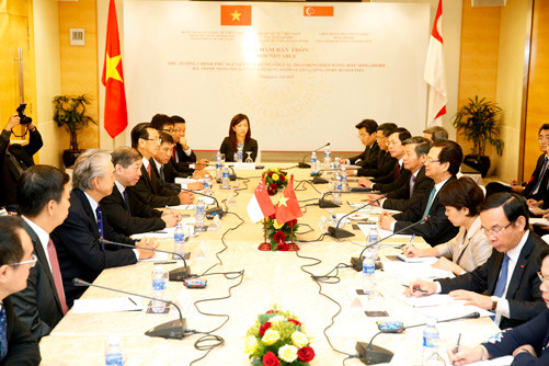 Thủ tướng Nguyễn Tấn Dũng tham dự Tọa đàm với các doanh nghiệp hàng đầu Singapore 