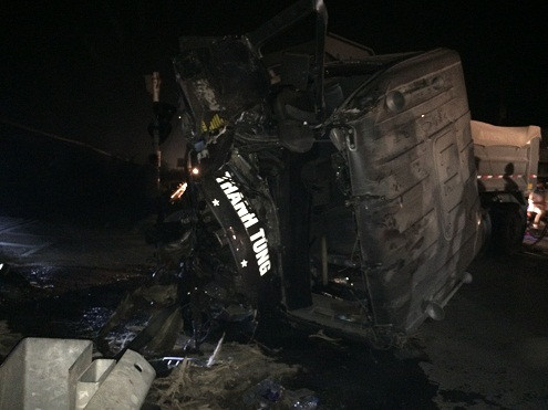 Hà Nam: Tàu hỏa tông xe tải, 1 phụ nữ chết tại chỗ