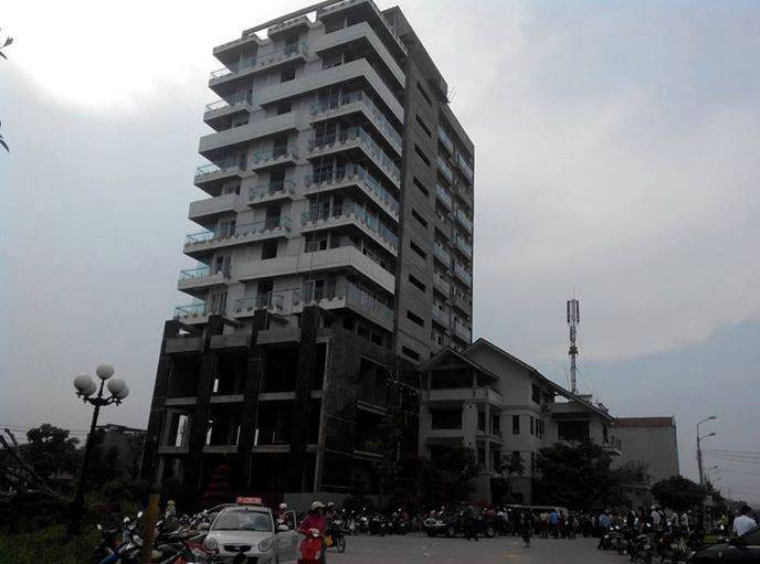 Lạng Sơn: Rơi từ tầng 12 tòa nhà đang thi công, 3 người tử vong