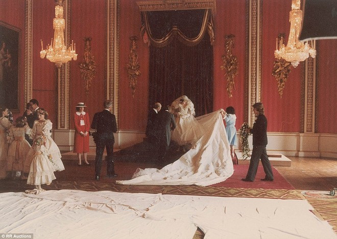 Đám cưới cố công nương Diana: Những bức ảnh chưa từng công bố