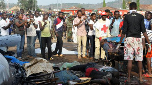 Đánh bom đẫm máu ở Nigeria, gần 100 người thương vong