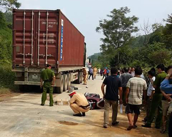Lạng Sơn: Va chạm với container, 1 cán bộ Sở TN-MT tử vong