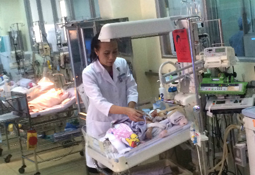 Điểm tin sức khỏe ngày 15/8/2015: Bệnh nhân tự cắt đứt lìa thanh quản được cứu sống