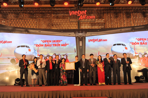 IATA trao chứng nhận IOSA về an toàn vận hành quốc tế cho hàng không Vietjet