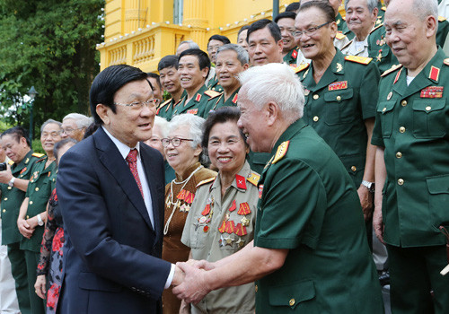 Chủ tịch nước gặp mặt cựu chiến binh hai sư đoàn anh hùng    