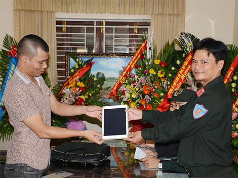Thừa Thiên-Huế: Trao trả tài sản hơn 600 triệu đồng cho khách du lịch