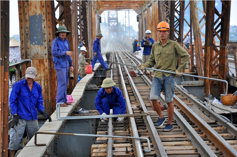 Chùm ảnh: Người Hà Nội mệt mỏi với thời tiết đầu thu