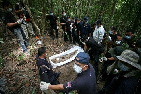 Malaysia phát hiện hố chôn tập thể gần biên giới Thái Lan