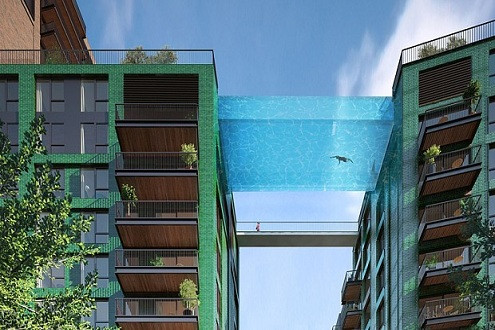 Bể bơi bằng kính treo giữa 2 tòa nhà đầu tiên trên thế giới