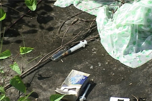 Phát hiện thi thể nam thanh niên nghi sốc ma túy trong bãi rác