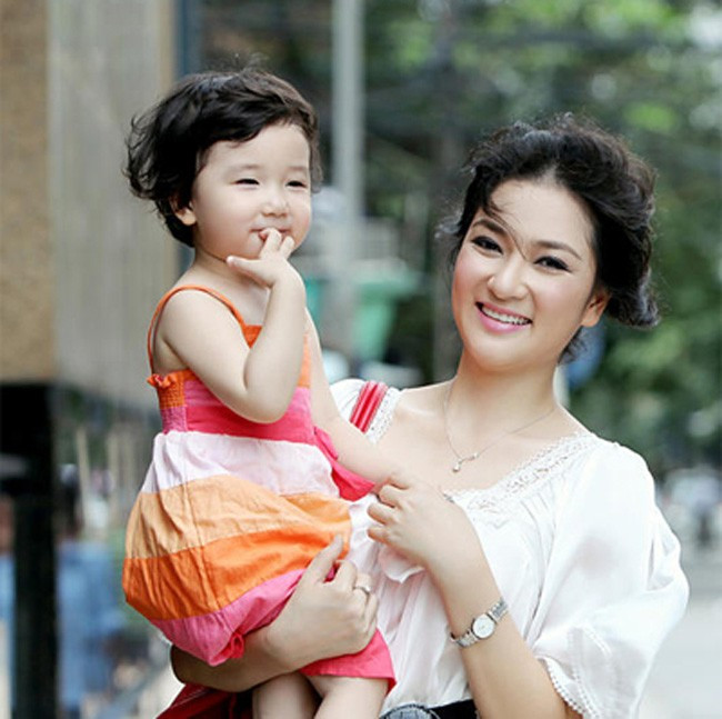 Những mỹ nhân quyết định không đi thêm bước nữa để nuôi con của showbiz Việt