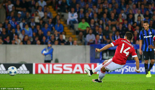 Cận cảnh Rooney lập hat-trick, M.U vào vòng bảng Champions League