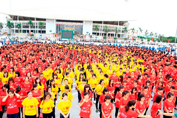 12.000 thanh niên Thủ đô cùng nhau hát Quốc ca và xếp hình Tổ quốc