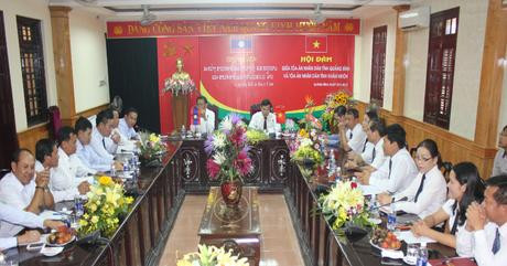 TAND tỉnh Khăm Muộn - nước CHDCND Lào sang thăm và làm việc với TAND tỉnh Quảng Bình