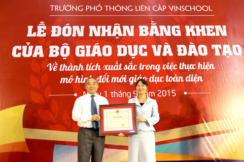 Vinschool vinh dự đón nhận bằng khen của Bộ Giáo dục và Đào tạo