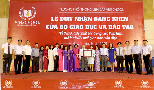 Vinschool vinh dự đón nhận bằng khen của Bộ Giáo dục và Đào tạo