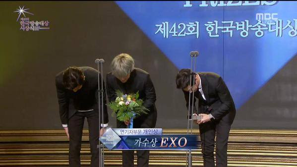 EXO nhận giải thưởng Phát thanh truyền hình Hàn Quốc 
