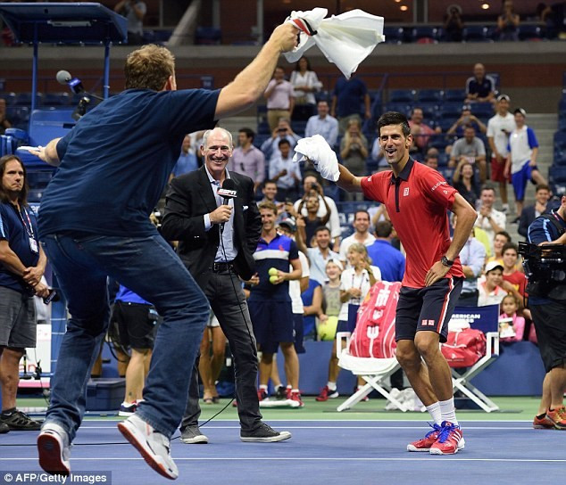 Federer, Novak Djokovic dễ dàng thẳng tiến vào vòng 3 US Open