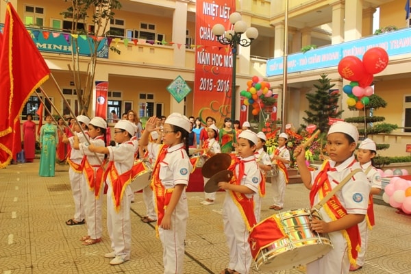 Bộ trưởng Phạm Vũ Luận dự lễ khai giảng ở Trường Tiểu học Nam Từ Liêm 