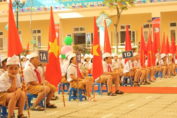 Bộ trưởng Phạm Vũ Luận dự lễ khai giảng ở Trường Tiểu học Nam Từ Liêm 