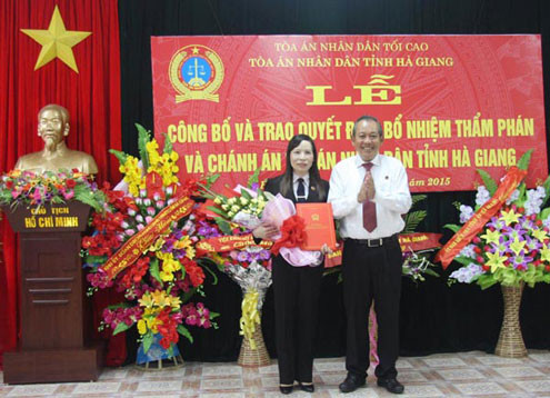 Chánh án TANDTC Trương Hoà Bình dự Lễ kỷ niệm 70 năm ngày Truyền thống TAND tại Hà Giang