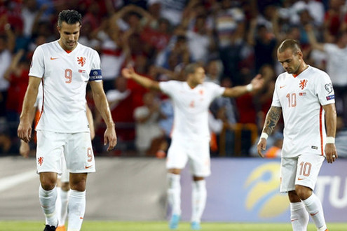Vòng loại Euro 2016: Hà Lan đối diện nguy cơ mất vé dự vòng chung kết