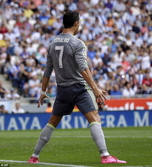 Cận cảnh Ronaldo đá như “lên đồng”, Real Madrid đè bẹp Espanyol 6-0