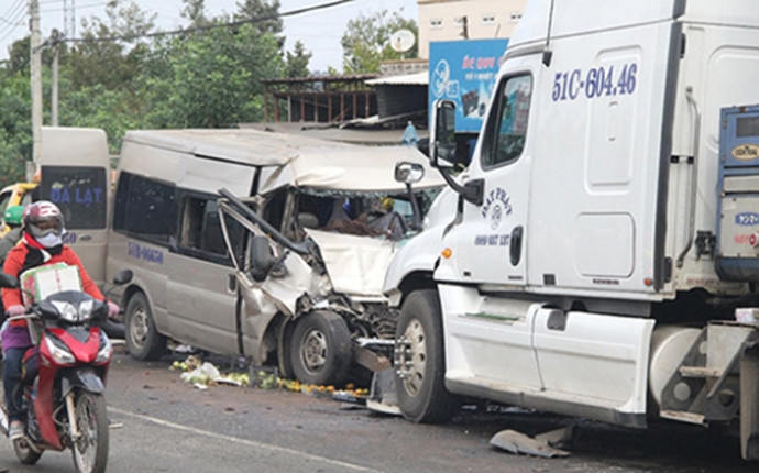 Tin tức tai nạn giao thông ngày 13/9: Xe khách tông nhau, 2 người chết thảm