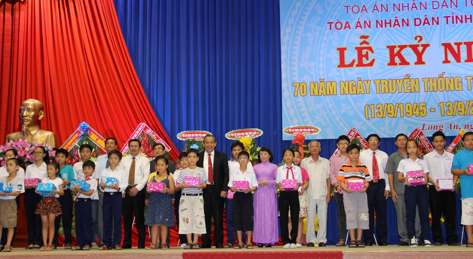TAND tỉnh Long An tổ chức gặp mặt kỷ niệm 70 năm ngày Truyền thống TAND