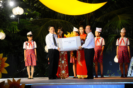 Hoa hậu Kỳ Duyên tham gia Vầng trăng cho em 2015