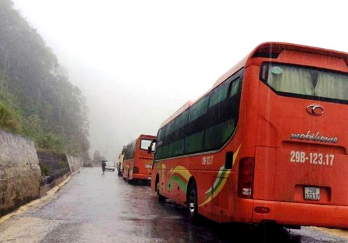 Hà Tĩnh: Mưa lớn gây sạt lở nghiêm trọng trên Quốc lộ 8A